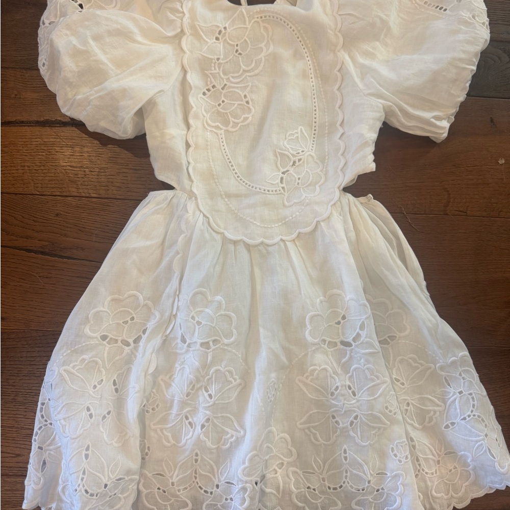 Elegant White Lace Dress - Picture 4 of 4
